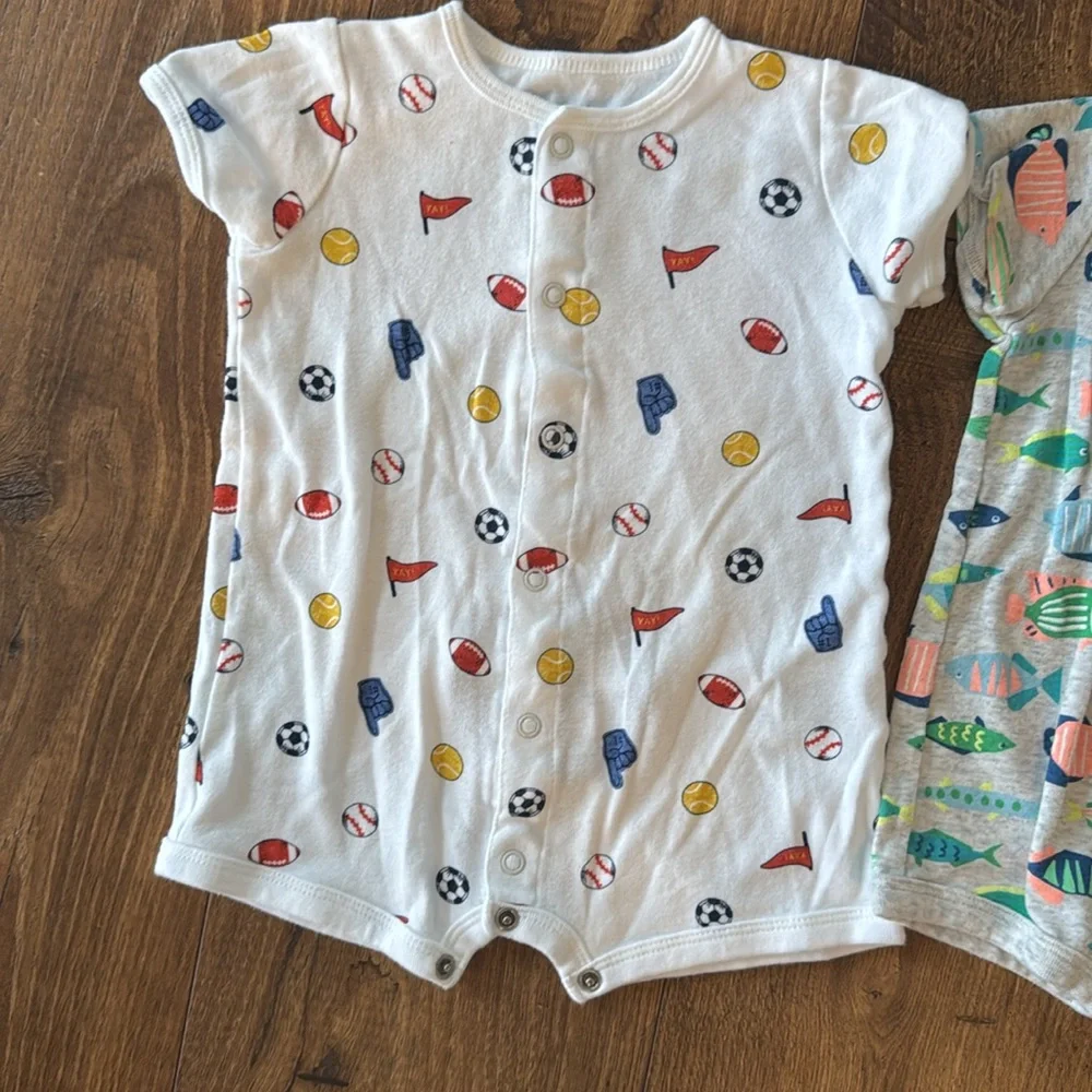 Bundle of 4 Carter’s baby boy rompers, size 6 months
